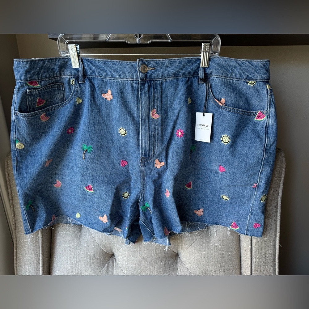 Forever 21 NWT size 20 shorts Embroidered Denim Women Shorts
